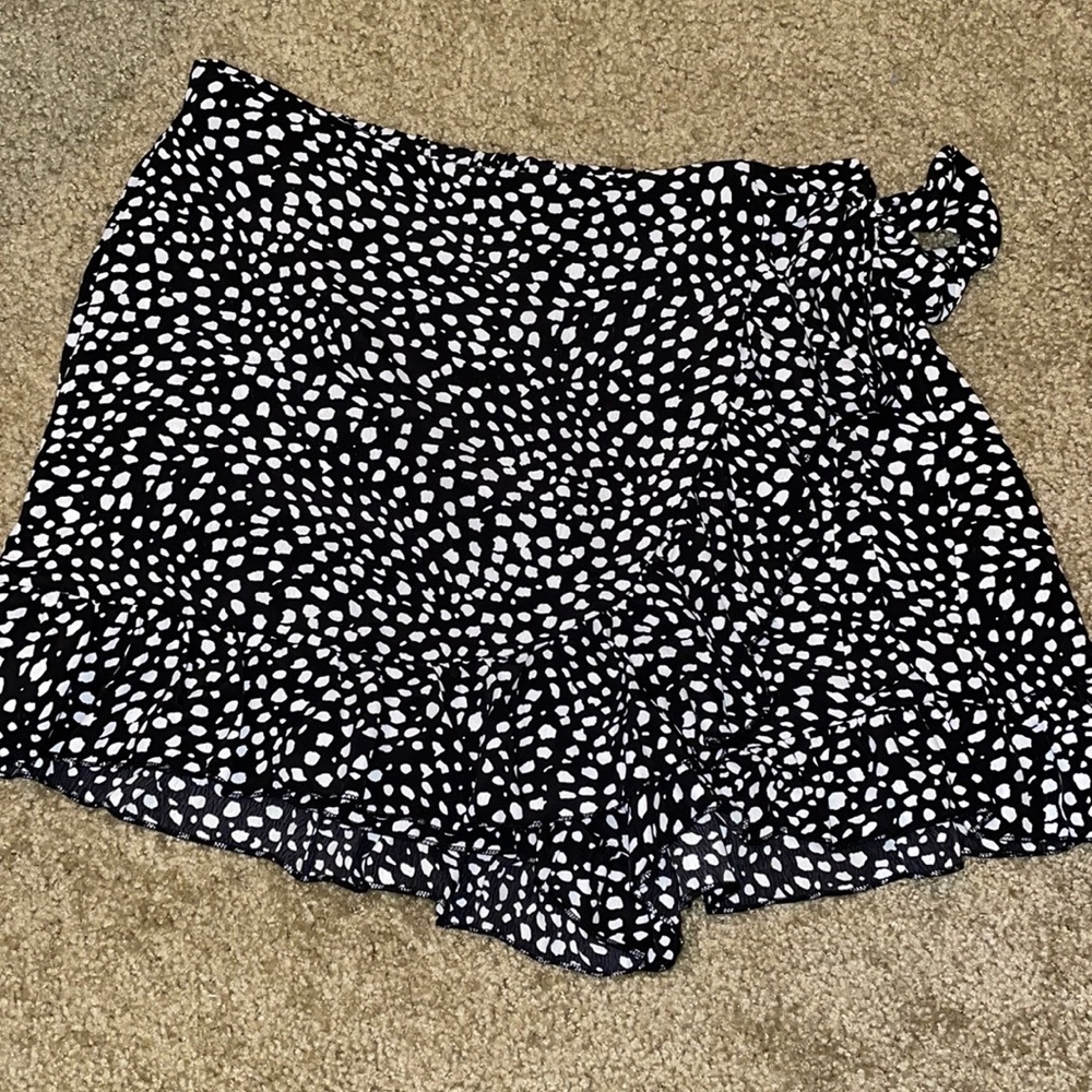 SHEIN ruffle skort